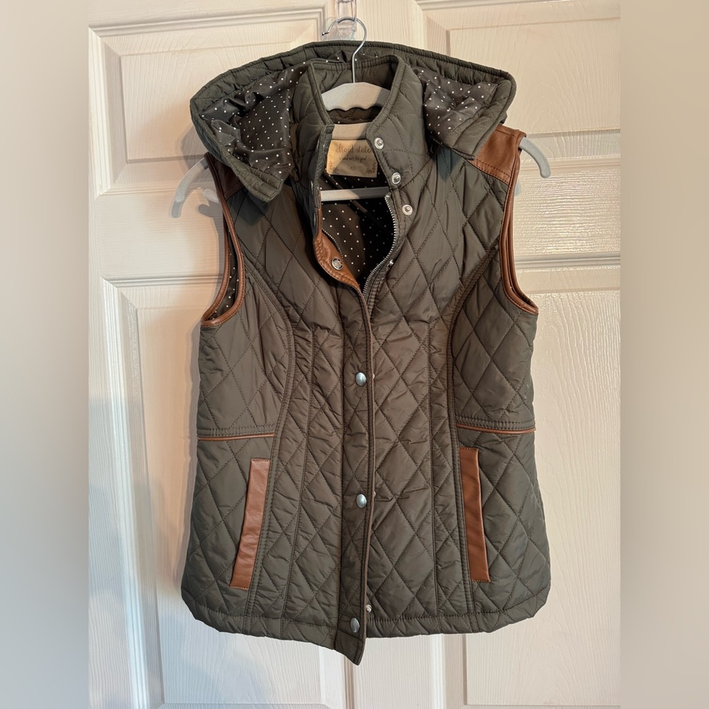 EUC Altar'd State Olive Green Quilted Vest XS